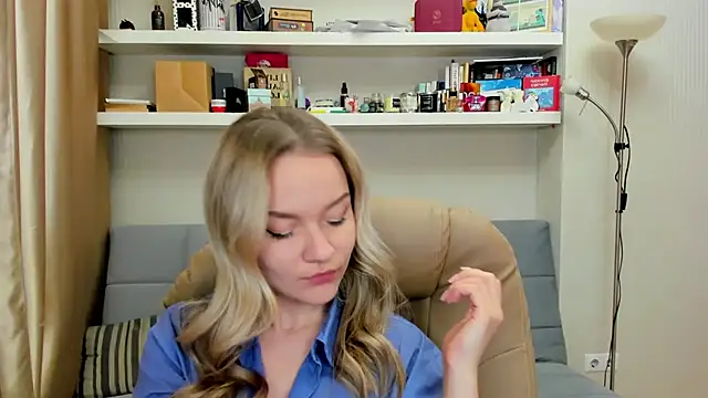 Snapshot of Kara_Smith_ chatting on 12.05.24 Kara Smith online show from 12.05.24