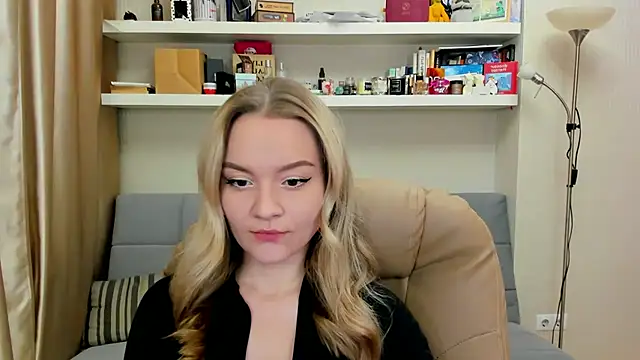 Snapshot of Kara_Smith_ chatting on 12.07.24 Kara Smith online show from 12.07.24