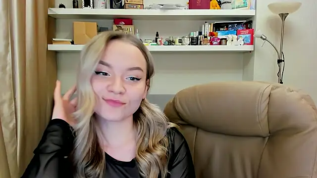 Snapshot of Kara_Smith_ chatting on 12.09.24 Kara Smith online show from 12.09.24