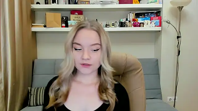 Snapshot of Kara_Smith_ chatting on 12.15.24 Kara Smith online show from 12.15.24