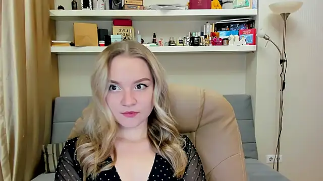 Snapshot of Kara_Smith_ chatting on 12.26.24 Kara Smith online show from 12.26.24