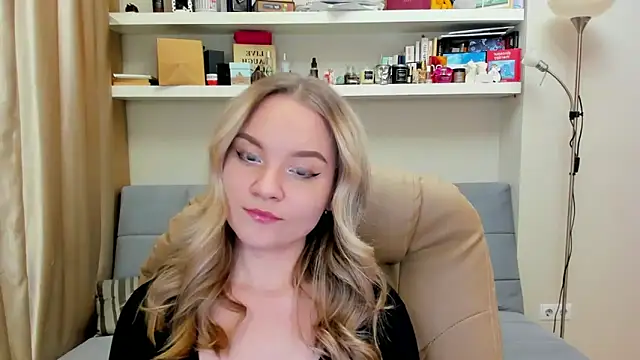 Snapshot of Kara_Smith_ chatting on 12.28.24 Kara Smith online show from 12.28.24