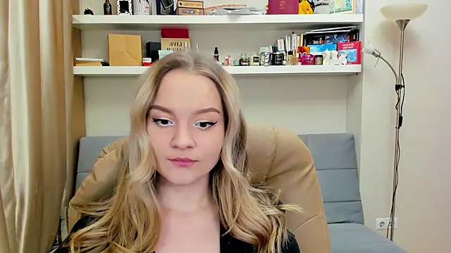 Snapshot of Kara_Smith_ chatting on 01.10.25 Kara Smith online show from 01.10.25