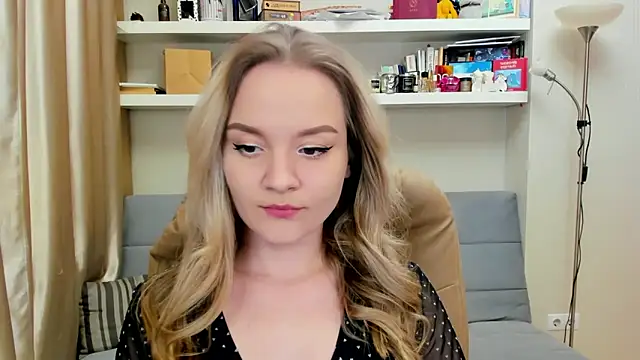 Snapshot of Kara_Smith_ chatting on 01.10.25 Kara Smith online show from 01.10.25