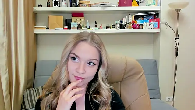 Snapshot of Kara_Smith_ chatting on 01.11.25 Kara Smith online show from 01.11.25