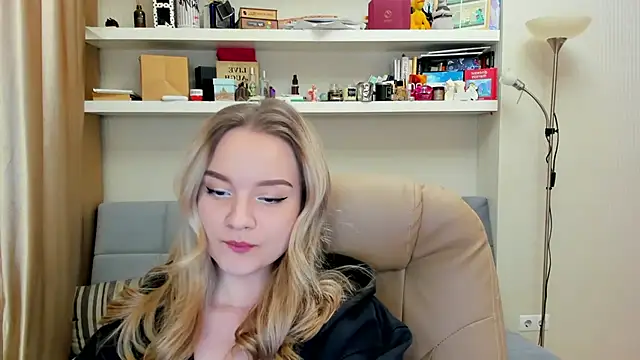 Snapshot of Kara_Smith_ chatting on 01.15.25 Kara Smith online show from 01.15.25