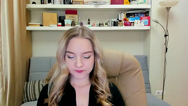 Snapshot of Kara_Smith_ chatting on 01.17.25 Kara Smith online show from 01.17.25