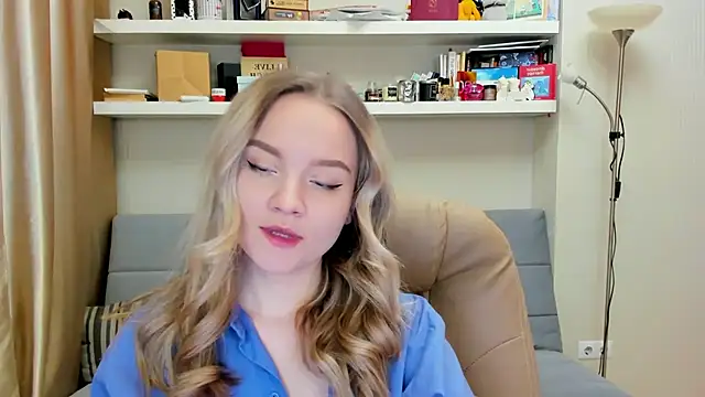 Snapshot of Kara_Smith_ chatting on 01.18.25 Kara Smith online show from 01.18.25