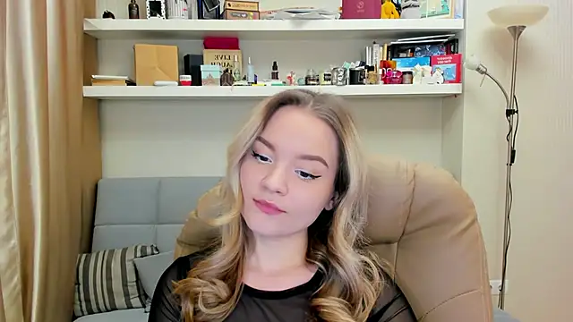 Snapshot of Kara_Smith_ chatting on 01.19.25 Kara Smith online show from 01.19.25