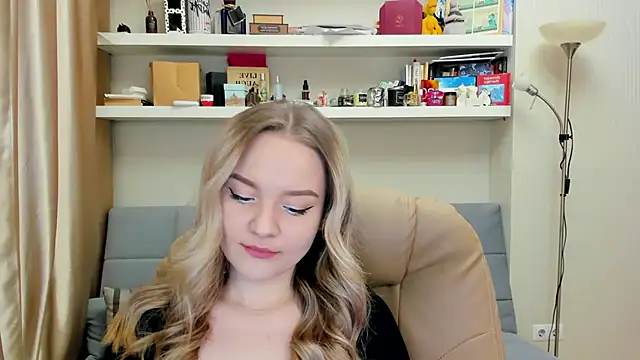 Snapshot of Kara_Smith_ chatting on 01.29.25 Kara Smith online show from 01.29.25