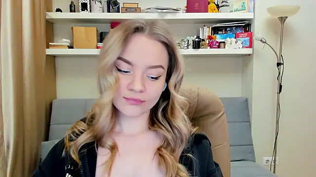 Snapshot of Kara_Smith_ chatting on 02.07.25 Kara Smith online show from 02.07.25