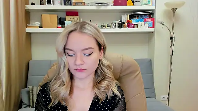 Snapshot of Kara_Smith_ chatting on 02.12.25 Kara Smith online show from 02.12.25