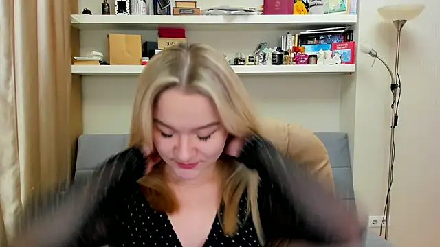 Snapshot of Kara_Smith_ chatting on 02.19.25 Kara Smith online show from 02.19.25