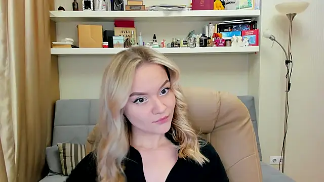 Snapshot of Kara_Smith_ chatting on 02.23.25 Kara Smith online show from 02.23.25