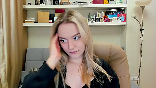 Snapshot of Kara_Smith_ chatting on 03.06.25 Kara Smith online show from 03.06.25