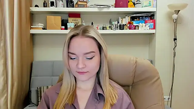 Snapshot of Kara_Smith_ chatting on 03.11.25 Kara Smith online show from 03.11.25