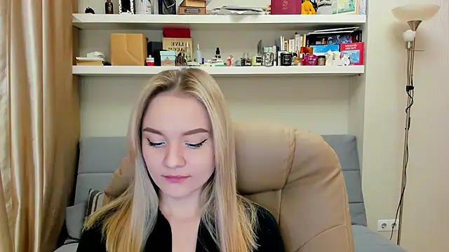 Snapshot of Kara_Smith_ chatting on 03.16.25 Kara Smith online show from 03.16.25