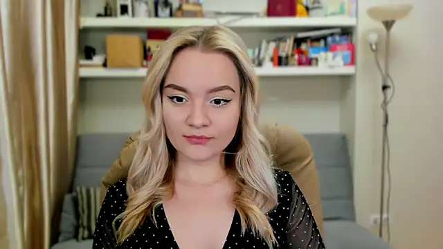 Snapshot of Kara_Smith_ chatting on 09.13.25 Kara Smith online show from 09.13.25