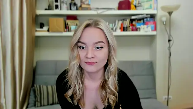 Snapshot of Kara_Smith_ chatting on 10.01.25 Kara Smith online show from 10.01.25