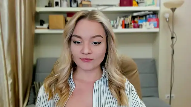 Snapshot of Kara_Smith_ chatting on 10.05.25 Kara Smith online show from 10.05.25