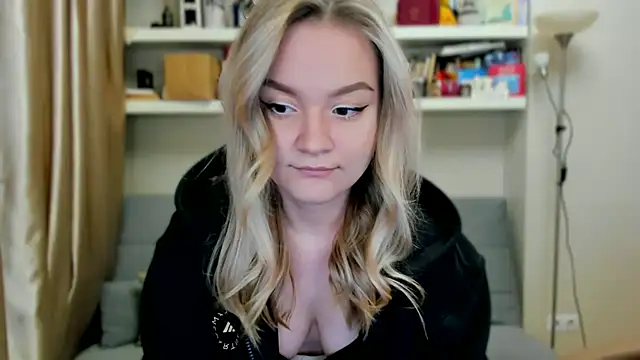 Snapshot of Kara_Smith_ chatting on 11.05.25 Kara Smith online show from 11.05.25