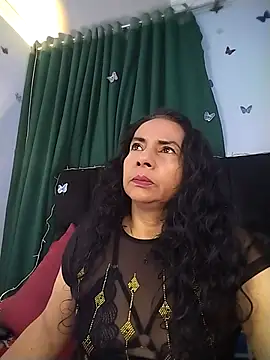 Snapshot of AlexaNovoa_ chatting on 11.13.25 AlexaNovoa online show from 11.13.25