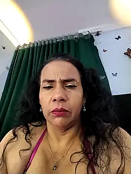 Snapshot of AlexaNovoa_ chatting on 11.19.25 AlexaNovoa online show from 11.19.25