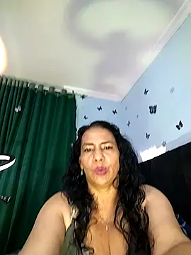 Snapshot of AlexaNovoa_ chatting on 11.29.25 AlexaNovoa online show from 11.29.25