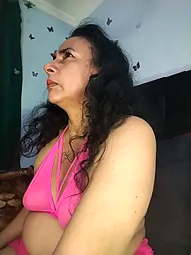 Snapshot of AlexaNovoa_ chatting on 12.04.25 AlexaNovoa online show from 12.04.25