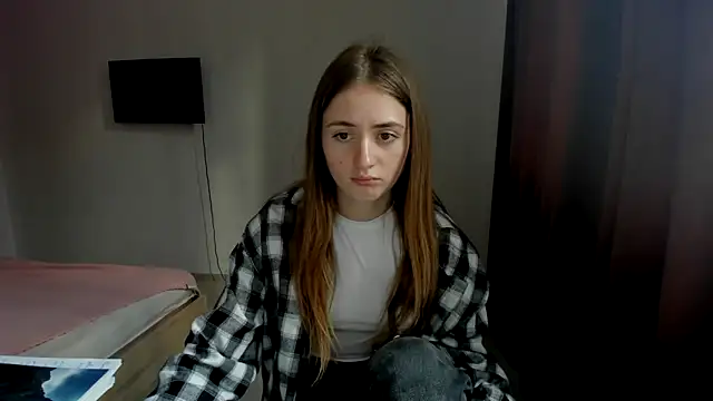 Snapshot of LilyHaart chatting on 10.23.25 LilyHaart online show from 10.23.25