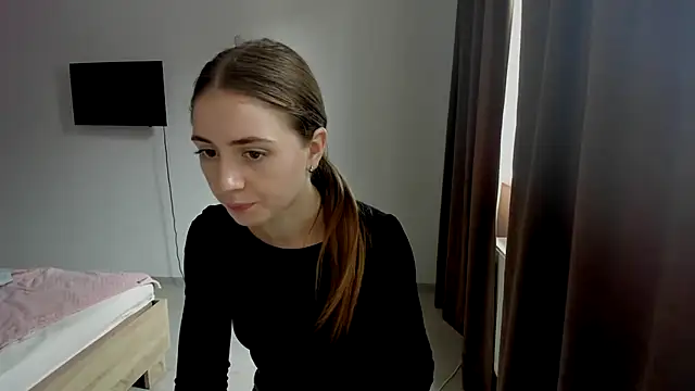 Snapshot of LilyHaart chatting on 10.24.25 LilyHaart online show from 10.24.25