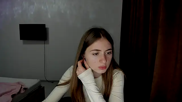 Snapshot of LilyHaart chatting on 10.30.25 LilyHaart online show from 10.30.25