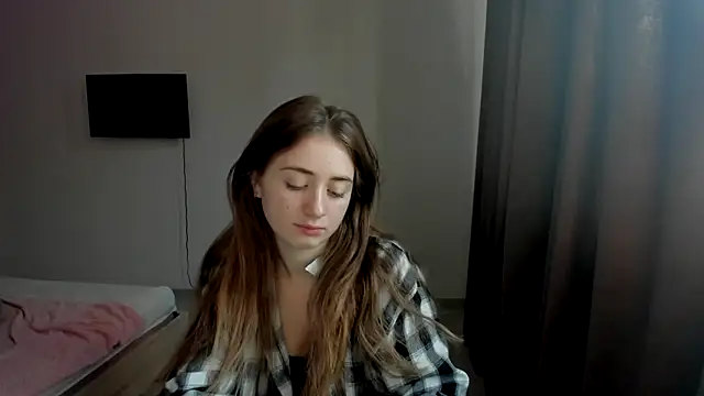 Snapshot of LilyHaart chatting on 10.31.25 LilyHaart online show from 10.31.25