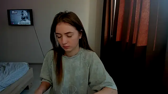 Snapshot of LilyHaart chatting on 12.16.25 LilyHaart online show from 12.16.25