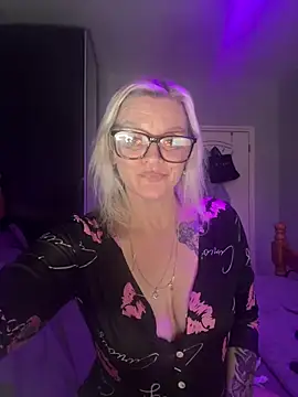 Curvy-Cleo online show from 02.10.26