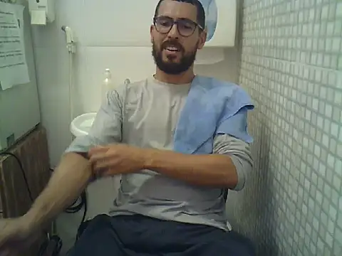 Snapshot of pdasgyn chatting on 10.27.25 pdasgyn online show from 10.27.25