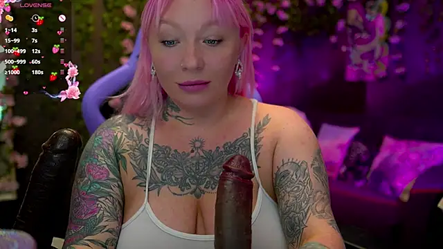 Snapshot of BlackedBarbie chatting on 09.23.25 BlackedBarbie online show from 09.23.25