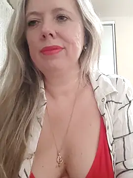 Snapshot of Irina3718 chatting on 10.29.25 Irina3718 online show from 10.29.25