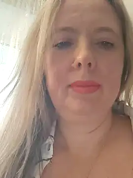 Snapshot of Irina3718 chatting on 11.02.25 Irina3718 online show from 11.02.25