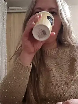 Snapshot of Irina3718 chatting on 11.12.25 Irina3718 online show from 11.12.25