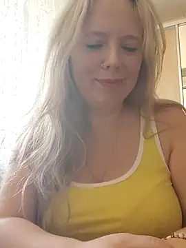 Snapshot of Irina3718 chatting on 11.21.25 Irina3718 online show from 11.21.25