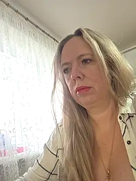 Snapshot of Irina3718 chatting on 12.05.25 Irina3718 online show from 12.05.25