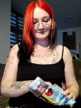 TiffiChantiT2 online show from 01.14.26