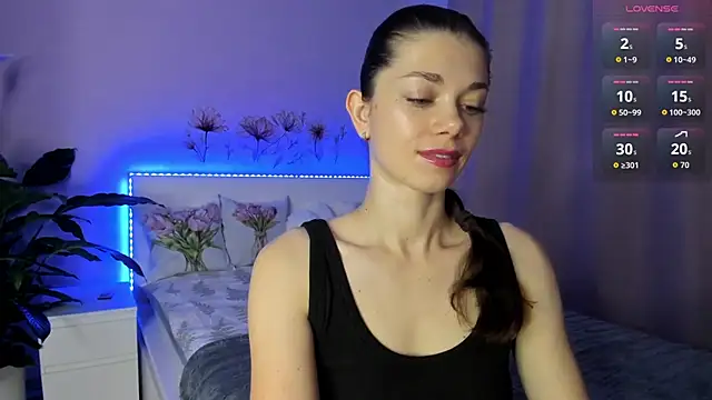 Snapshot of Eva_McCoy chatting on 10.24.25 Eva McCoy online show from 10.24.25