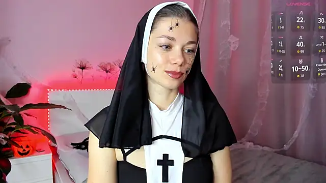 Snapshot of Eva_McCoy chatting on 10.28.25 Eva McCoy online show from 10.28.25