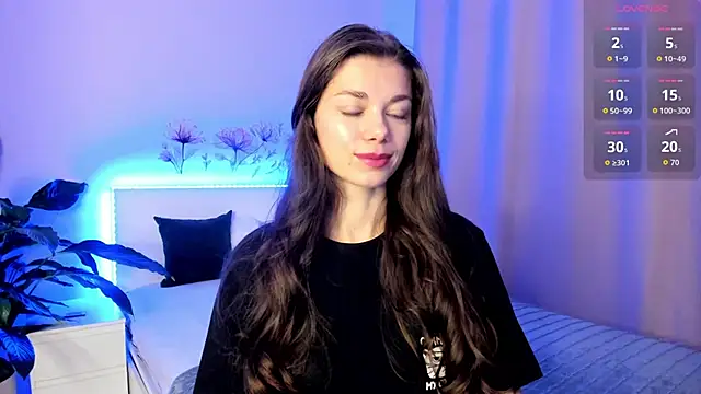 Snapshot of Eva_McCoy chatting on 11.04.25 Eva McCoy online show from 11.04.25