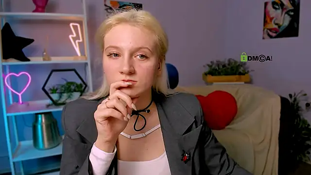 madam uliis online show from 03.18.25