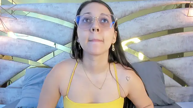 Snapshot of Sofiia_Rossee_ chatting on 10.31.25 Sofiia Rossee online show from 10.31.25