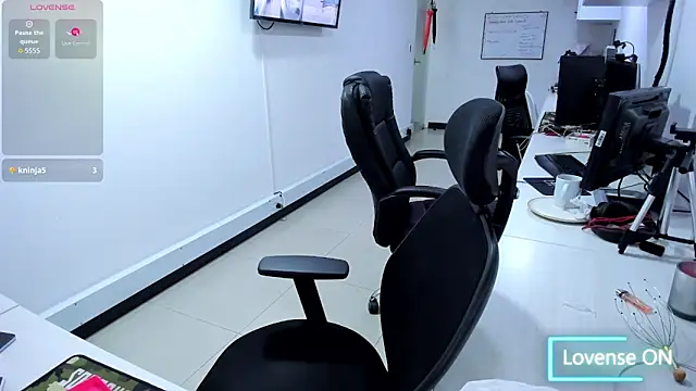 Snapshot of jenn_cg chatting on 11.08.25 jenn cg online show from 11.08.25