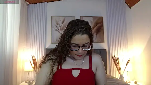 Snapshot of Rose_Thompson1 chatting on 05.19.26 Rose Thompson1 online show from 05.19.26